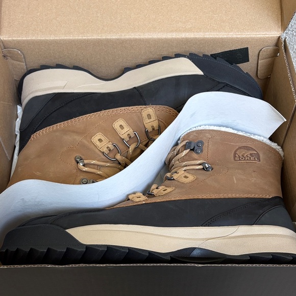NWT/NIB Sorel Men's Tan and Black Waterproof Boots - Picture 5 of 6